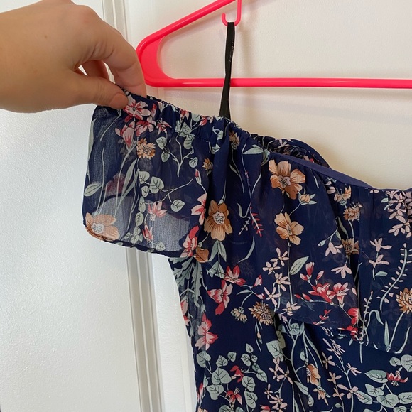 Lulus off the shoulder dress Size M - Picture 2 of 4